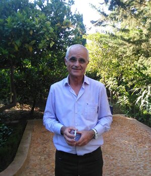 José